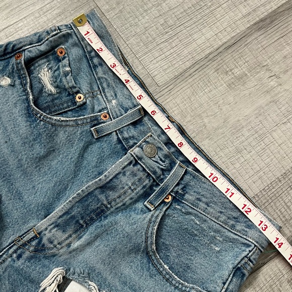 LEVI’S PREMIUM 501 Medium Light Wash Distressed High Rise Cutoff Denim Shorts 26 - Picture 12 of 16